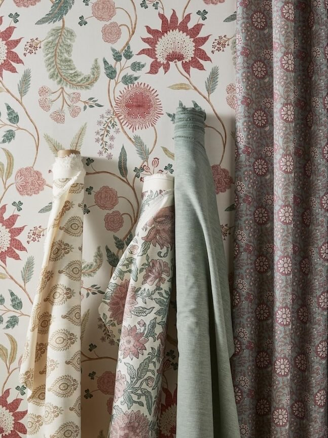 Esselle Fable Trail Linen/Raspberry/Green Wallpaper