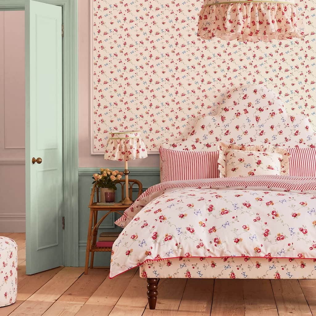 125511 - Cath Kidston - Cath Kidston Rose & Bows Cream Wallpaper - Decor Warehouse